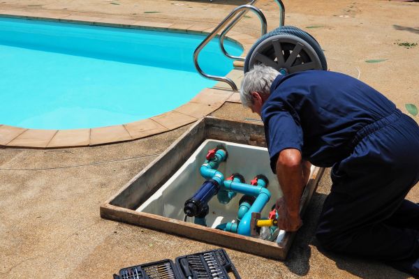 signes fuite d'eau piscine avantage service piscine biot
